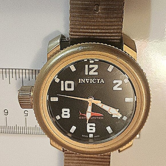 INVISTA SEA HUNTER  MODEL 1546 WR100M QUARTZ  35MM DIAL - Picture 1 of 3